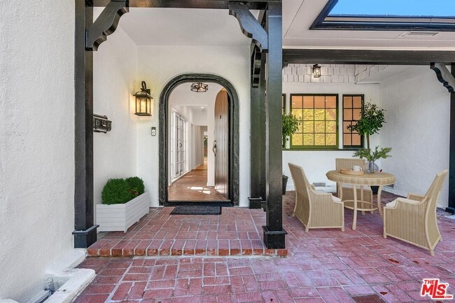 Foto del edificio - 629 N Rexford Dr