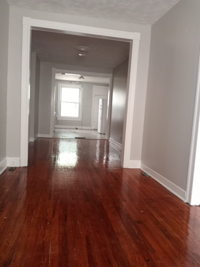 Building Photo - Rowhome
