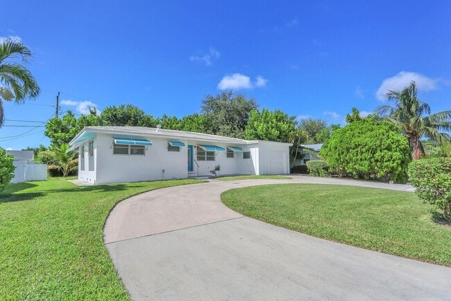 Building Photo - 1952 Circle Dr
