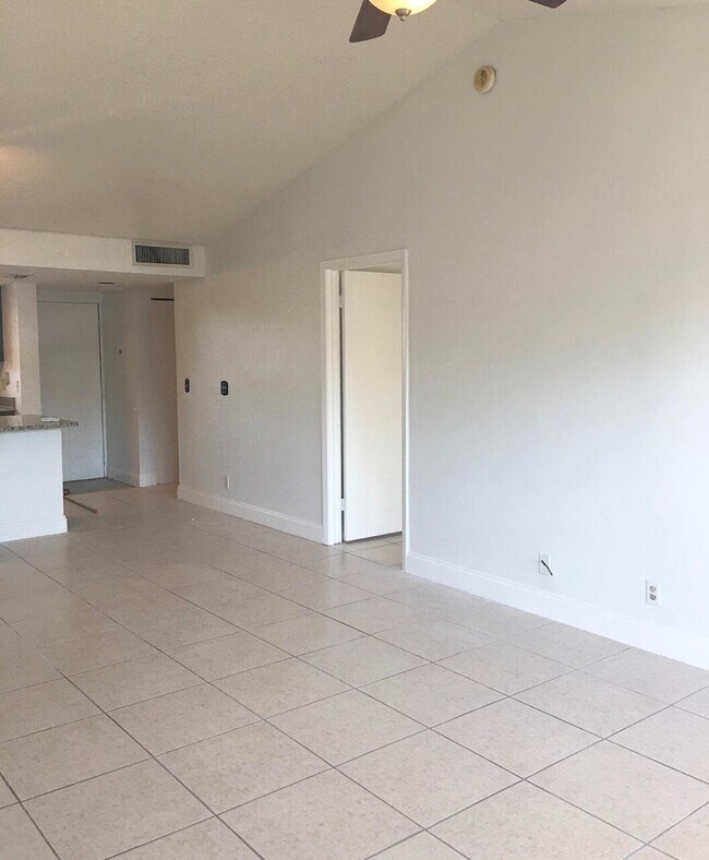 Building Photo - 6283 La Costa Dr