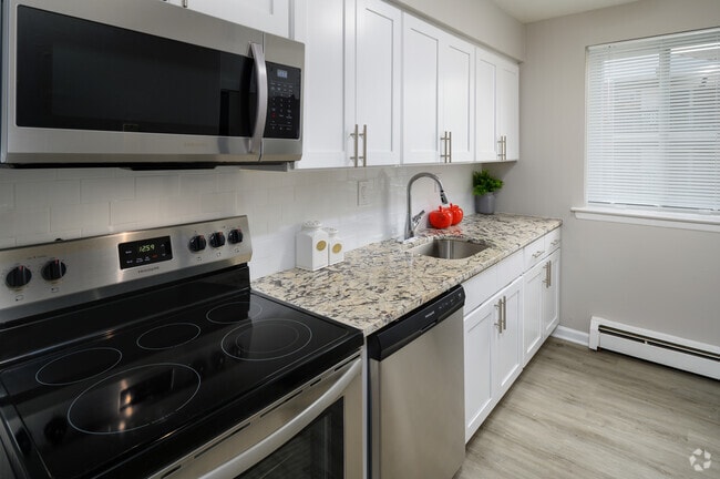 2BR, 1BA - 874SF Kitchen - Southgate Gardens Apartments