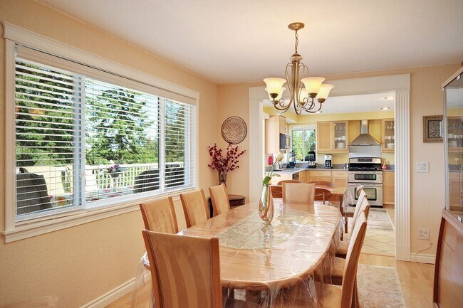 Building Photo - 4 Bedroom Mukilteo Home with water views!