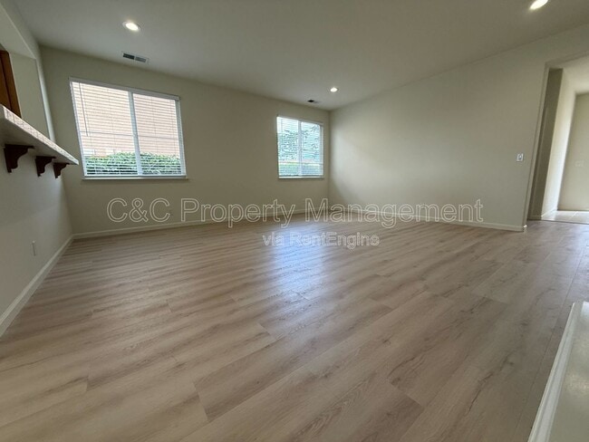 Foto del edificio - 4315 Peninsula Point Dr