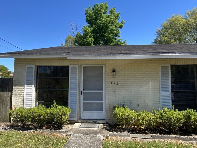 Building Photo - "Charming 2-Bedroom Home on Sunbright Driv...