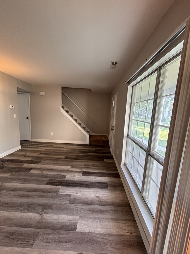 Foto del edificio - 604 English Creek Ct
