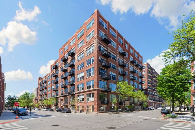 Building Photo - 1500 W Monroe St