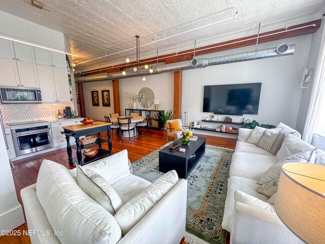 Building Photo - 301 E Bay St