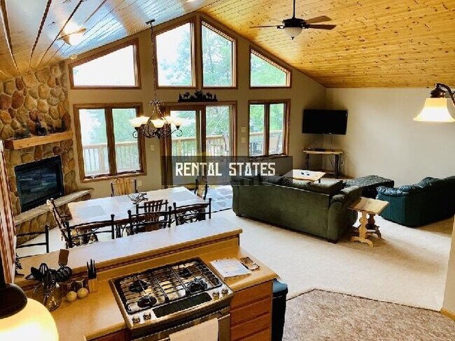 Foto del edificio - 3 bedroom in Tomahawk WI 54487