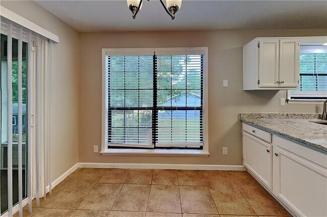Foto del edificio - 5580 Dorsett Shoals Ln
