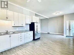 Building Photo - 528 Lincoln St