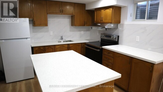 Building Photo - 3254 Cambourne Crescent