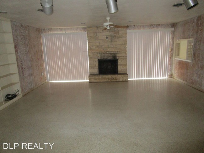 Building Photo - 124 Royal Palm Ave
