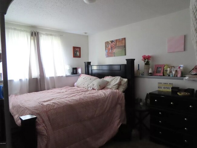 Foto del edificio - 714 Great Plains Ct