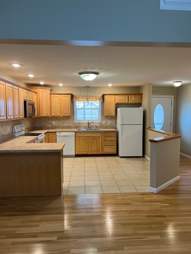 Building Photo - 21 Maddys Ln