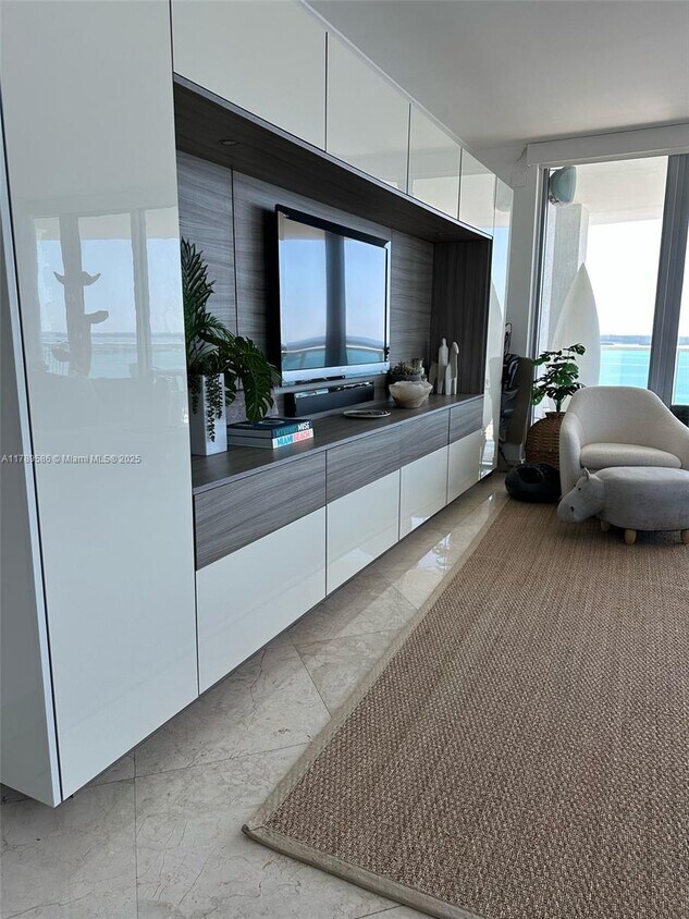 Foto del edificio - 1331 Brickell Bay Dr