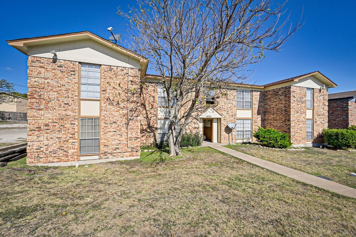 Photo - 8002 Cambridge Cir, White Settlement, TX 76108