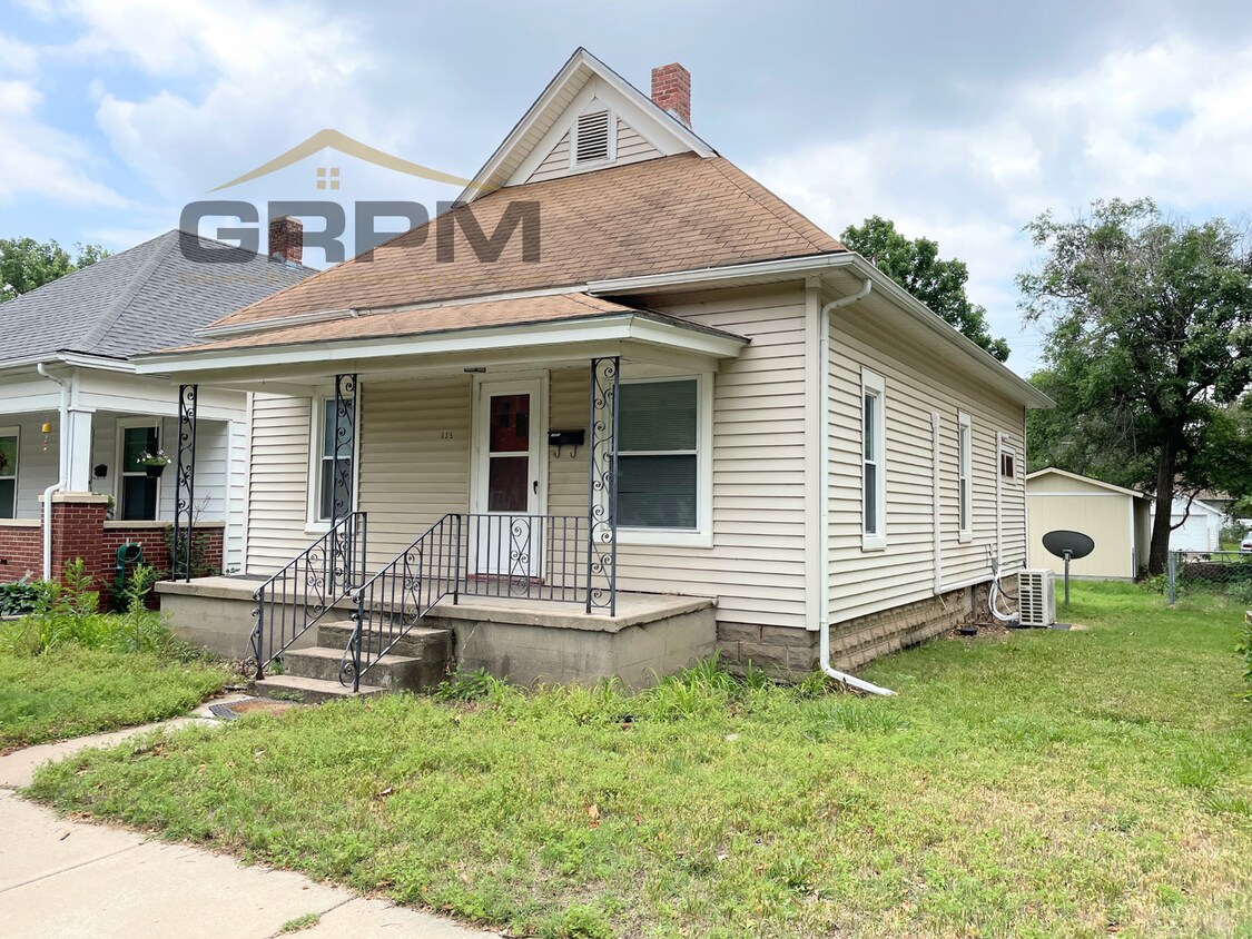 Primary Photo - Spacious 2 bedroom with garage