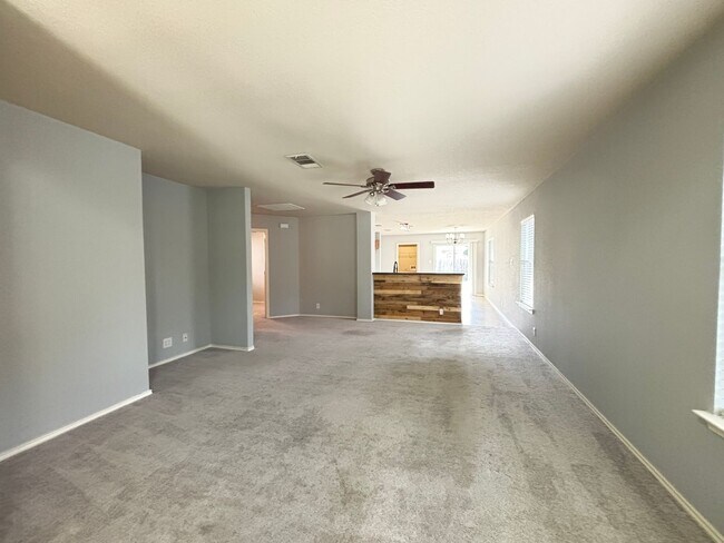 Building Photo - Beautiful 3-bed 2-Bath home in Avery Park ...