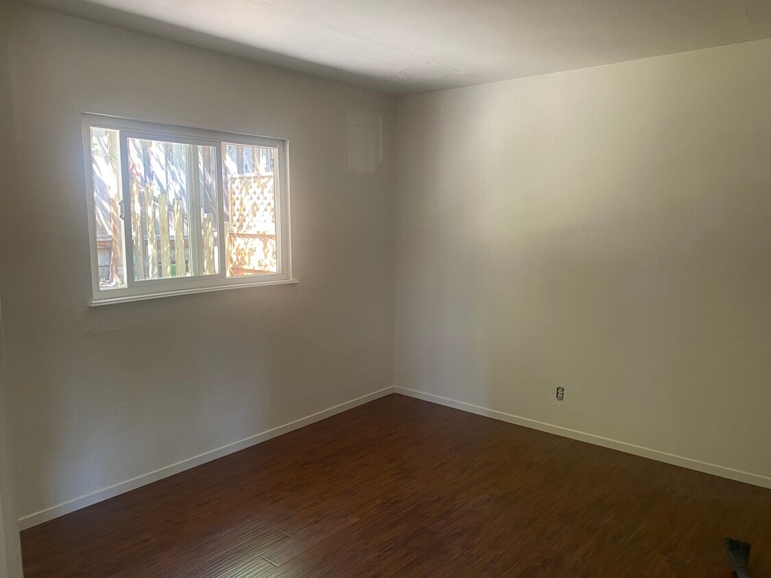Building Photo - 737 Orinda Ln