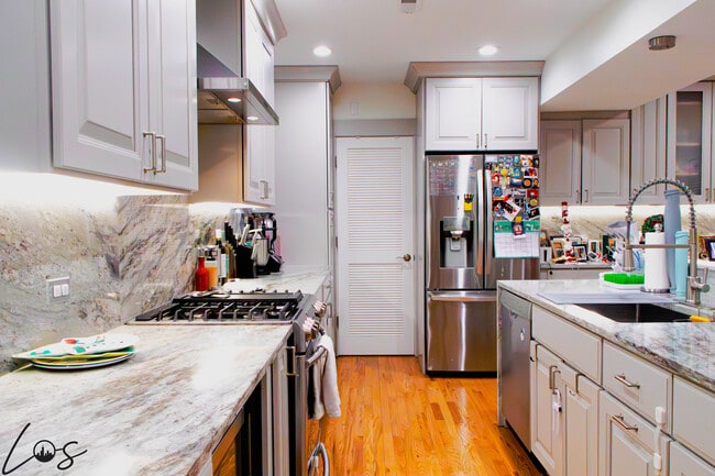 Building Photo - 1023 N Winchester Ave