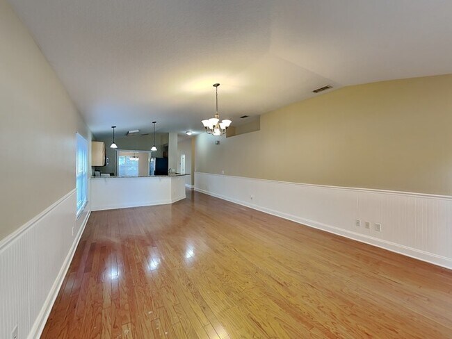 Building Photo - MOVE IN SPECIAL!!! Spacious 4/2 AVAILABLE NOW