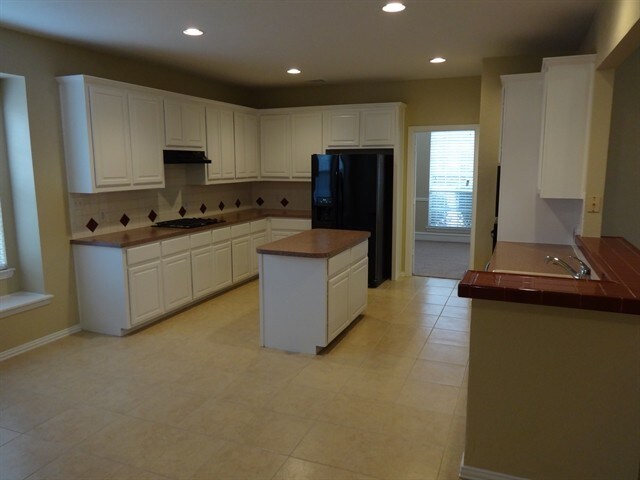 Building Photo - 1409 Parkwood Drive