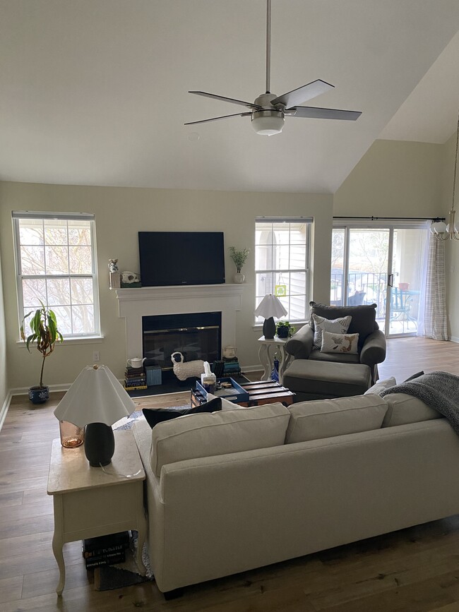 Building Photo - 324 River Forest Rd