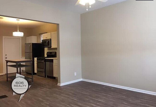 Foto del edificio - 2447 N Clybourn Ave