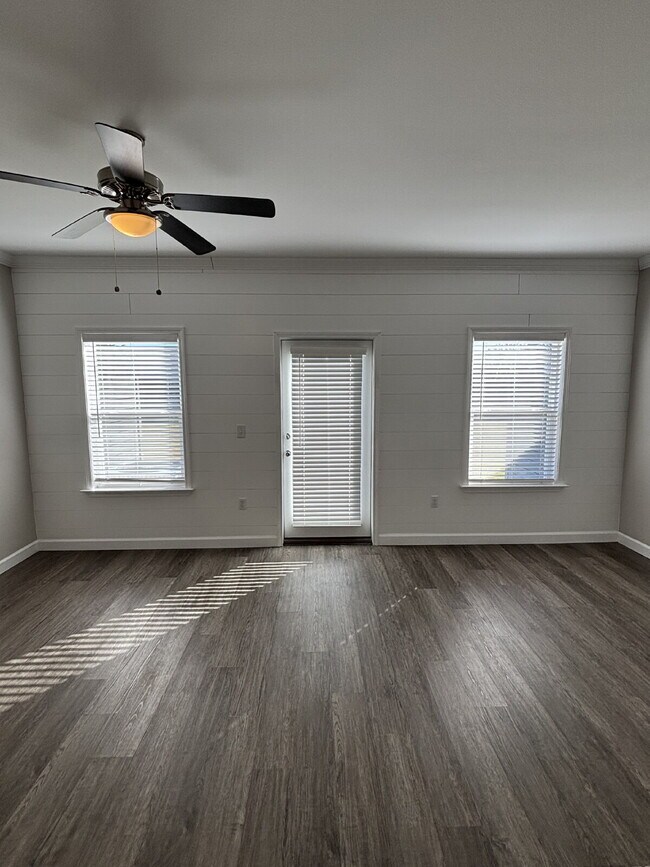 Foto del edificio - 1824 Stable Ln