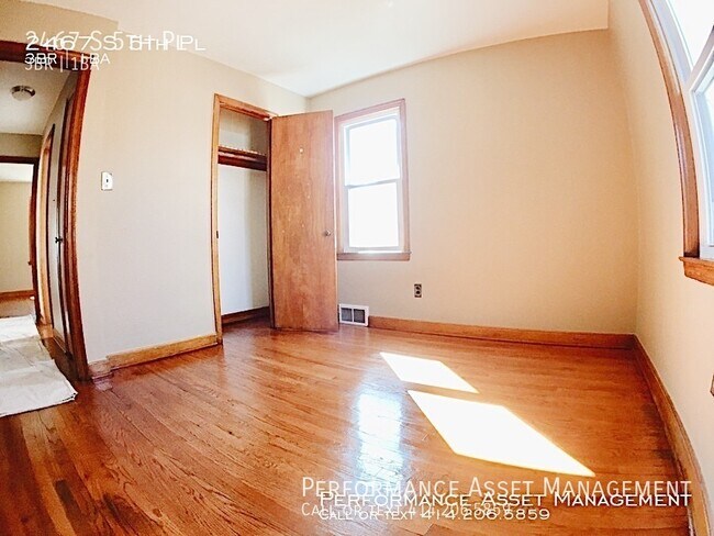 Building Photo - 2467 S 5th Pl