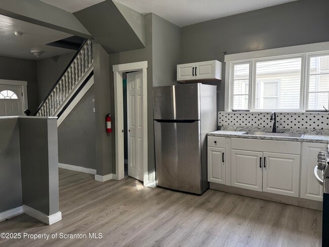 Building Photo - 2204 Golden Ave