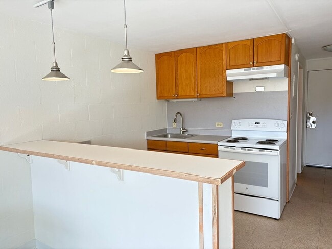 Building Photo - Makaha Surfside