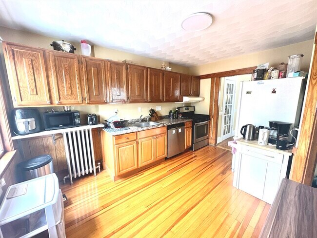 Building Photo - 18 Linden Pl