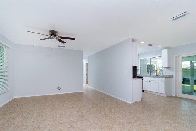 Building Photo - 533 E Charlotte Ave