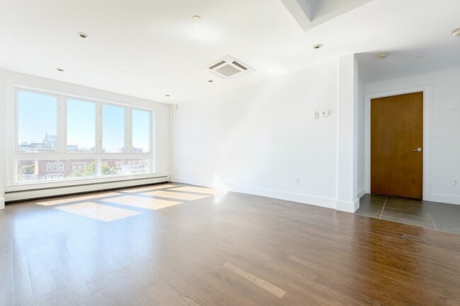 Foto del edificio - 143 Skillman Ave