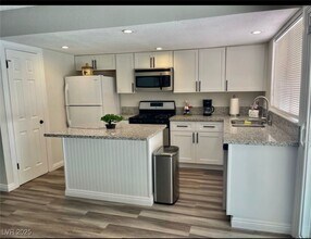 Building Photo - 3835 Chutney St