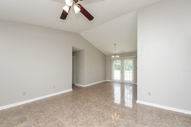 Building Photo - 208 Red Maple Dr