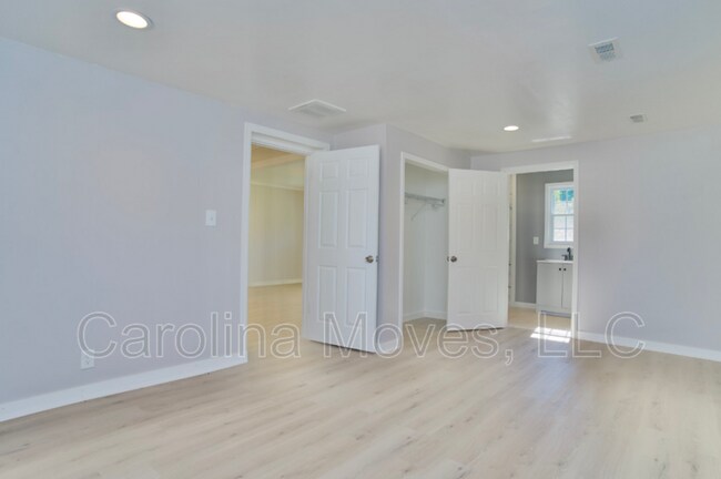 Building Photo - 7 Charing Cross Rd