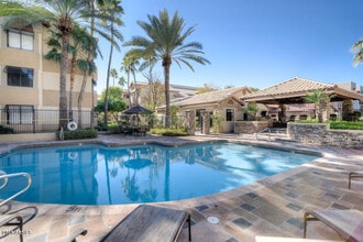 Building Photo - 2025 E Campbell Ave