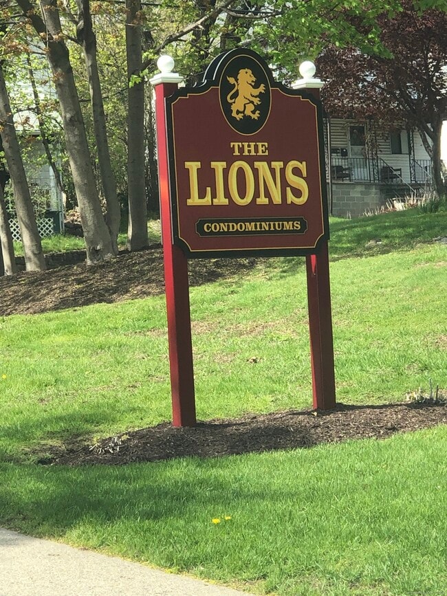 Building Photo - 126 Triangle St