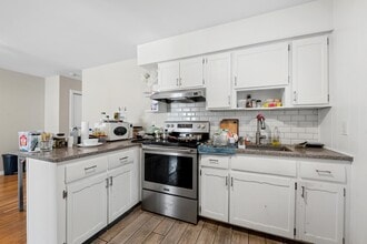 Building Photo - 313 9th St