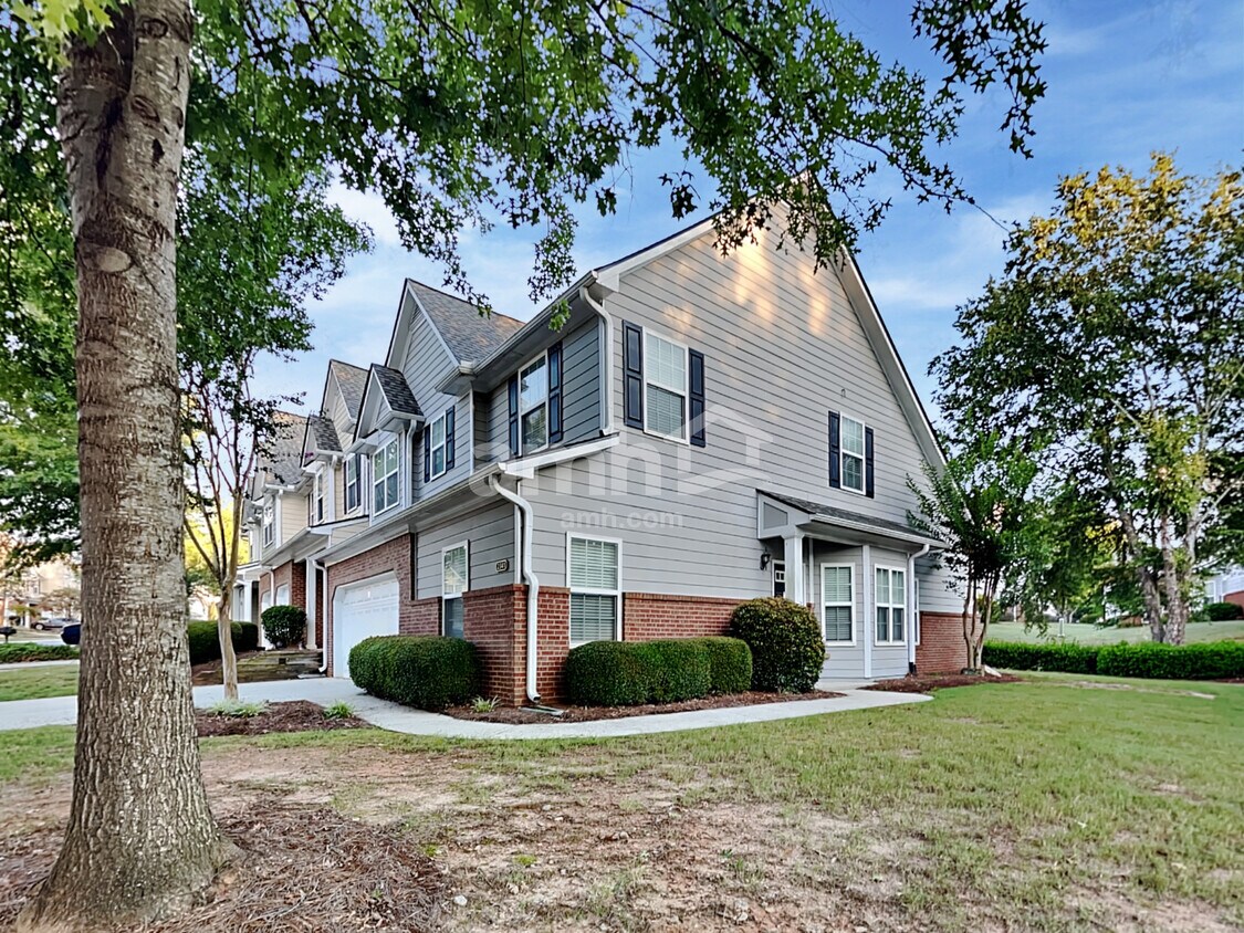 Primary Photo - 2341 Suwanee Pointe Drive