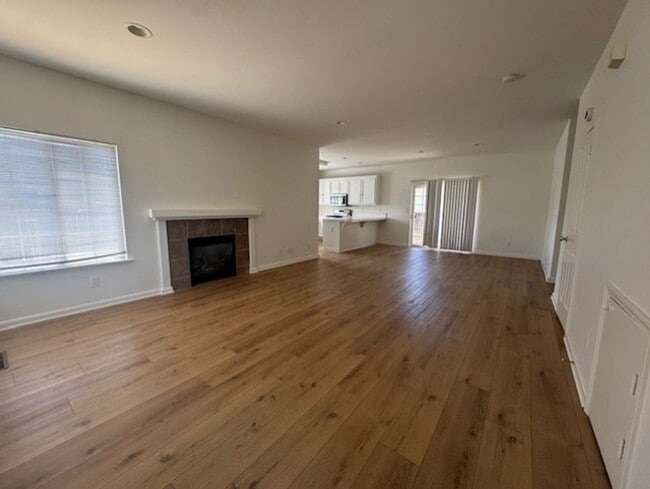 Foto del edificio - Newly Remodeled and Spacious 4 Bedroom Tow...