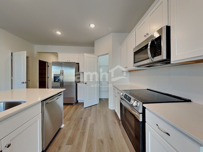 Foto del edificio - 6034 Rosemore Ln
