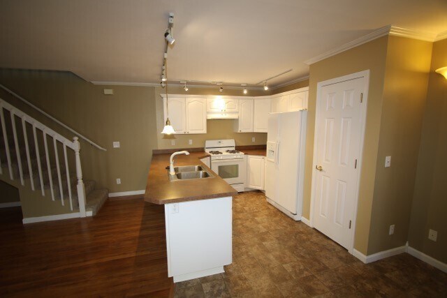 Photo - 2 Bedroom Eagle River Condo w/ Fenced Yard!