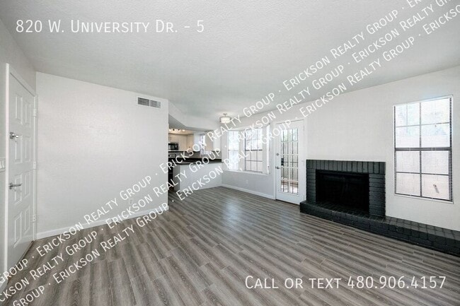 Foto del edificio - 820 W University Dr