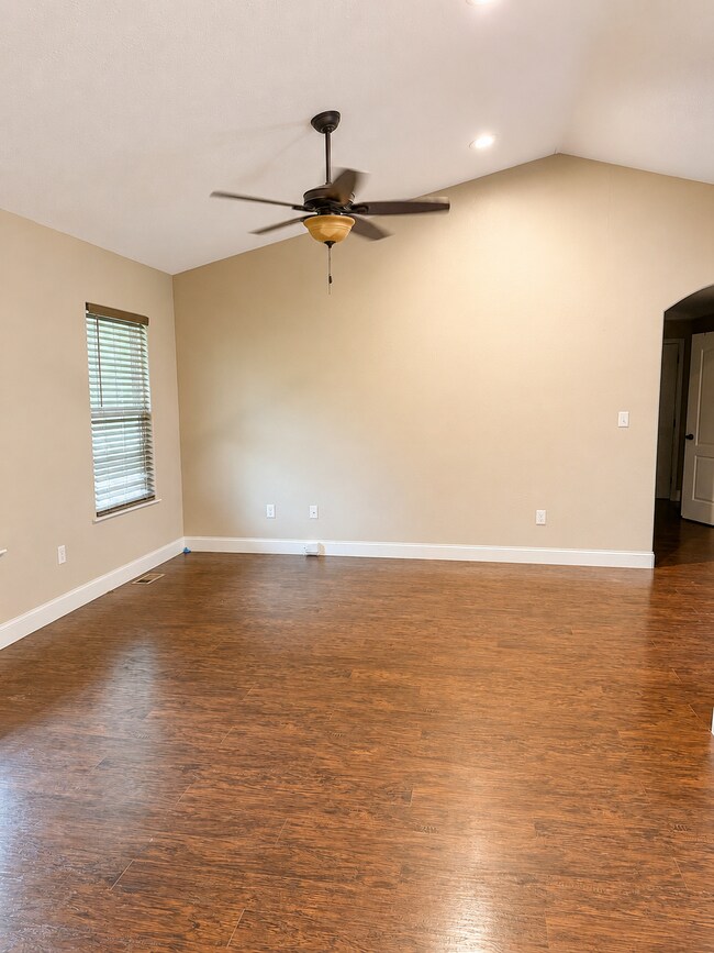 Building Photo - 602 Martin St