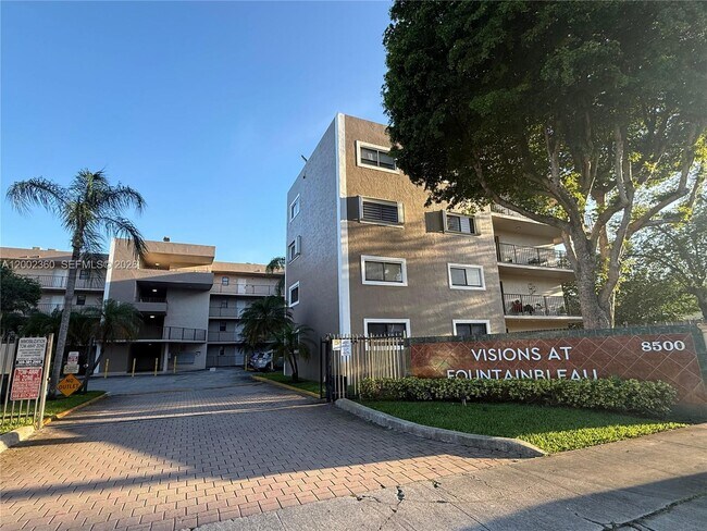 Foto del edificio - 8500 NW 8th St