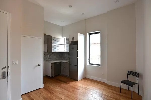 Foto del edificio - 719 Seneca Ave