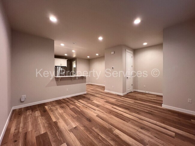 Foto del edificio - Newer Townhome in North Vancouver/Ridgefield